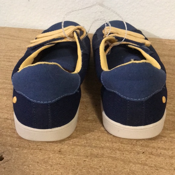 UGG GU(Sz-4 BigKids/Adult/Unisex)Easy on/off Velcro Sneakers-Great Shoes 4 Youth - Picture 4 of 9